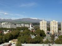 Apartment with Mountain View