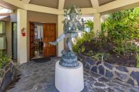 Waterfall House with Ocean Views in Haiku, Maui - B&B Huelo