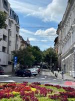 Jeny Boutique Apartment - Bed and Breakfast