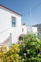 Traditional House under the Clock Tower with Sweet View - B&B Poros