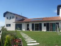 Villa avec piscine et spacieux pool house près des plages et de la Rhune - Bed and Breakfast Saint-Pée-sur-Nivelle