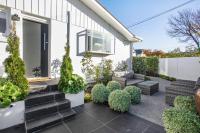 Spacious Quality Apartment, Convenient Location - B&B