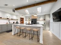 open airy custom designed home - 2kings - sleeps 14 - B&B Houston