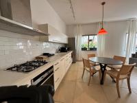 Apartamento con balcón