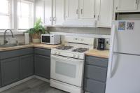 Comfy 3 BR - Family Friendly Apt - City Access - Bed and Breakfast