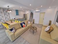 Casa Neptuno para 10 personas solarium patio privado con BBQ, y aire acondicionado - Ferienwohnung Empuriabrava