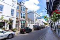 Stunning Central Penzance apartment with sea views - Bed and Breakfast