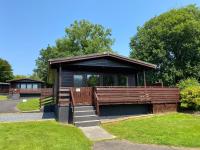 Conifer Lodge 8 with Hot Tub - B&B Newton Stewart