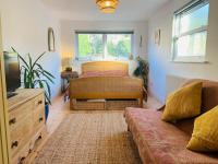 B&B Plumstead - Loft retreat , Holistic Therapies available when booked in advance - Bed and Breakfast Plumstead