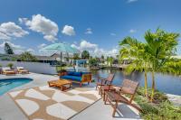 Luxury Apollo Beach Retreat with Private Pool and Dock - B&B