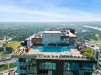 NEW 1BR Scenic Retreat with Rooftop pool on Rainey St - B&B Austin