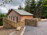 Holly Berry Lodge with Hot Tub - B&B Cupar