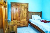KJ Purple House Senggigi - Bed and Breakfast