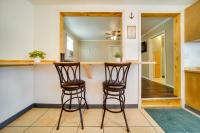 Geneva Cottage w/ Patio - Walk to Park, Lake Erie! - Chambres d'hôtes Geneva-on-the-Lake