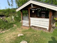 The Hideout Log Cabin near Klarälvsbanan and swimming area - B&B