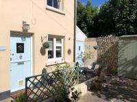 Mews Cottage in Private Seafront Estate - B&B Bognor Regis