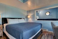 Nautical - Room with King Bed and Bunk Beds