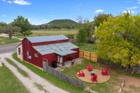 B&B Fredericksburg - Gorgeous Barn Cabin with Firepit 10min from Main St! - Bed and Breakfast Fredericksburg