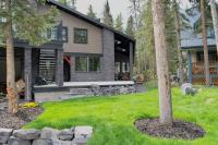 Romantic Luxury Retreat with Private Sauna & Spa, Pet Friendly, Elkside Hideout B&B - Bed and Breakfast Canmore