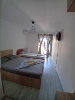 Studio Ari - B&B Saturn