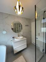 Luxus Apartment am Fremersberg - zentral - mit Sauna & Badewanne - B&B