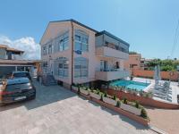 Apartment mit Poolblick