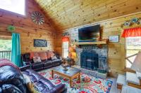 Sevierville Cabin: Private Deck, Community Pool! - Bed and Breakfast Sevierville
