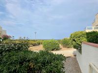 Le grand large 3 pièces en rez de jardin, avec terrasse et accès direct à la plage à pied - B&B