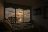 Beachfront Elegance - Luxe Abode! - Bed and Breakfast Netanya