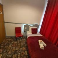 Single - Room 3 - En-Suite (Middle floor, city view)