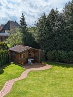Ferienwohnung Leni erstes OG inkl Balkon Gartenblick kostenfreier Parkplatz stadtnah aber ruhig gelegen - Chambres d'hôtes Meppen