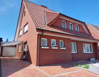 Ferienwohnung Leni erstes OG inkl Balkon Gartenblick kostenfreier Parkplatz stadtnah aber ruhig gelegen - Chambres d'hôtes Meppen