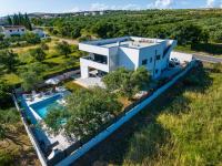CROWONDER Sun Dance Apartments with Heated Swimming Pool Seaview and Garden - Chambres d'hôtes Sveti Filip i Jakov