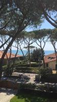 Appartamento sul mare con giardino e posto auto - Chambres d’hôtes