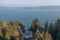 Modern retreat w/ stunning views & hot tub - B&B Hoodsport