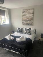 Fern House - 2bedroom house with Free Parking in Town centre by Shortstays4u - Ferienwohnung