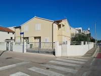 House of 98 m² with three bedrooms, two bathrooms - Chambres d’hôtes Vodice