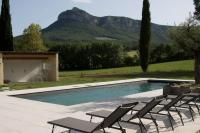 Magnifique maison en pierre avec piscine - Bed and Breakfast