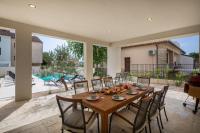 Villa Medici Dalmatia I Five en-suite Bedrooms with Heated Pool, Sauna and Cinema I 1 minute from the Beach - Chambres d'hôtes Biograd na Moru