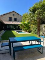 Family House in Bordeaux City Center Chartrons 250m2 - Pool, Garden, AC - B&B Bordeaux