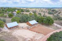 B&B Fredericksburg - Rustic Cabin with Firepit and Grill - 10 mins to Main St - Bed and Breakfast Fredericksburg