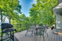 Serene Hideaway with Views, 1 Mi to Hike and Ski! - B&B Wintergreen
