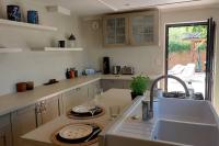 Chambre avec cuisine, vue et piscine privée au cœur du Beaujolais - Chambres d'hôtes Blacé