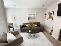 Quiet 1-Bedroom Loft near Entertainment District - Bed and Breakfast