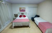 Suite met Queensize Bed en Uitzicht op het Zwembad
