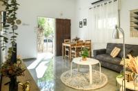 B&B Haifa - Charming 2 BR in the Heart of Haifa by Sea N Rent - Bed and Breakfast Haifa