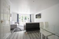 B&B Kent - Maidstone villa 3 bedroom free sports channels,parking - Bed and Breakfast Kent