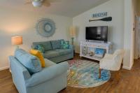 Cozy Jensen Beach Home Pool Access, Walk to Beach - Bed and Breakfast Jensen Beach