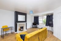 B&B Roundhay - Easterly Contractor Home - Free Parking, Self Check-in, Wi-Fi, Pool Table, Table Tennis, Air Hockey, Excellent Access to Leeds Centre - Bed and Breakfast Roundhay