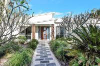 Lake Palm Resort Luxury Retreat absolute Waterfront on 3 acres at Lake Macquarie. - Chambres d'hôtes Tayar Creek